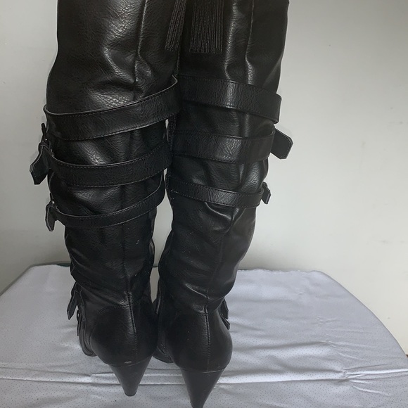 Tall black boots - Picture 4 of 6